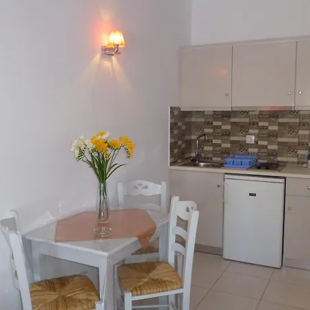 Agnadi فندق أمورجوس